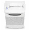 Trituradora de papel blanca Royal HT100 de corte cruzado con capacidad de 10 hojas triturando un informe confidencial en una oficina moderna.