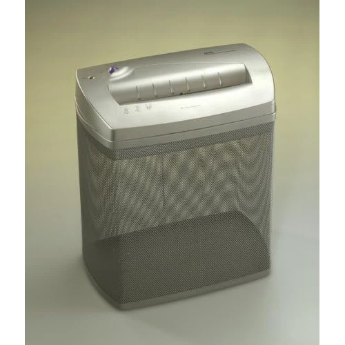 Trituradora de papel corporativa Royal Consumer HT500 de corte cruzado color negro con papelera extraíble y ruedas giratorias.