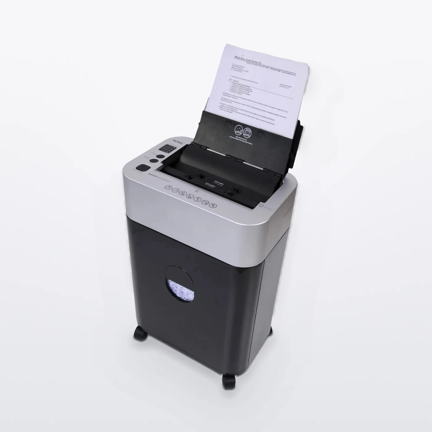 Trituradora Royal AQ9100 de microcorte con un documento en la bandeja de alimentación automática