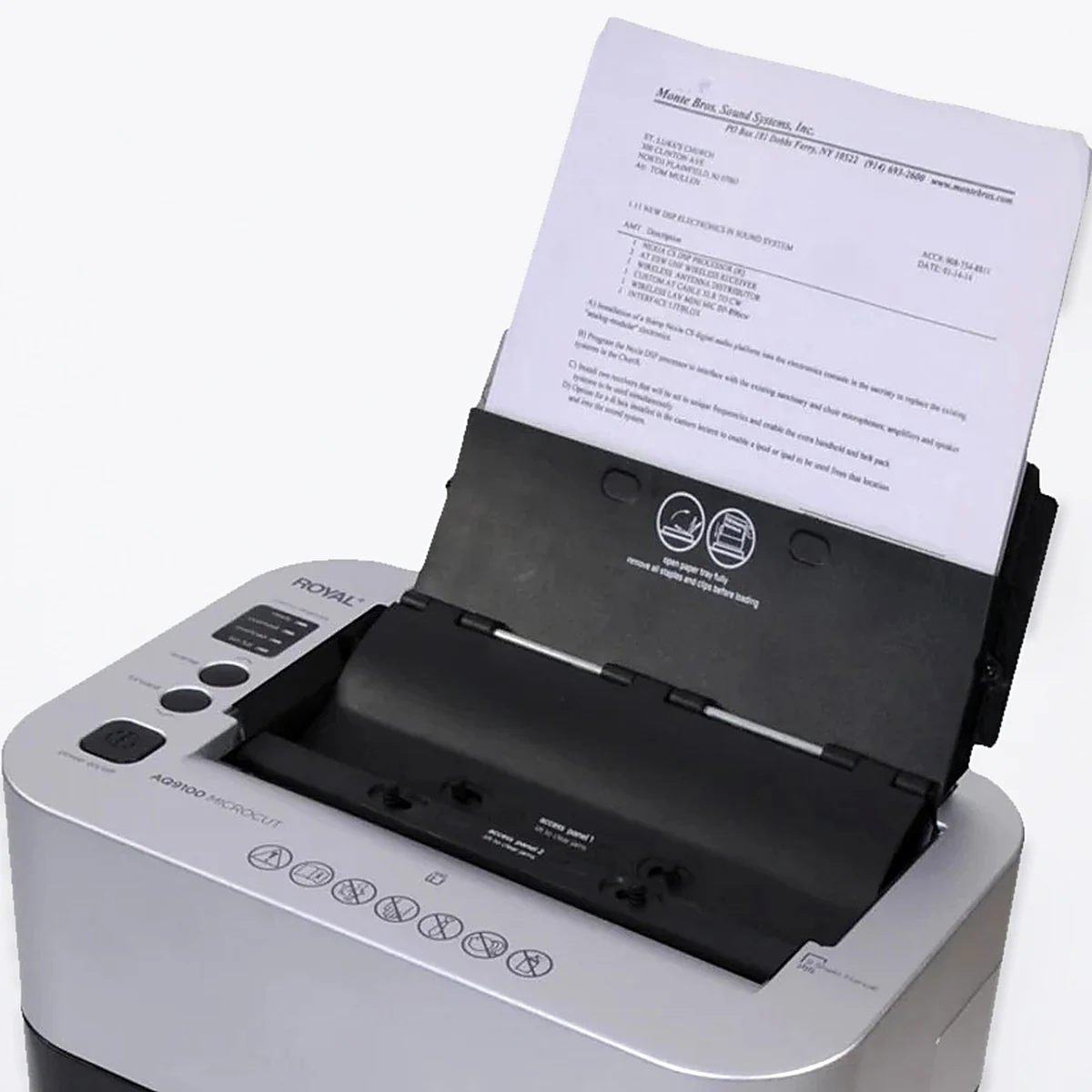 Detalle de la bandeja de alimentación automática de la trituradora Royal AQ9100 con una hoja