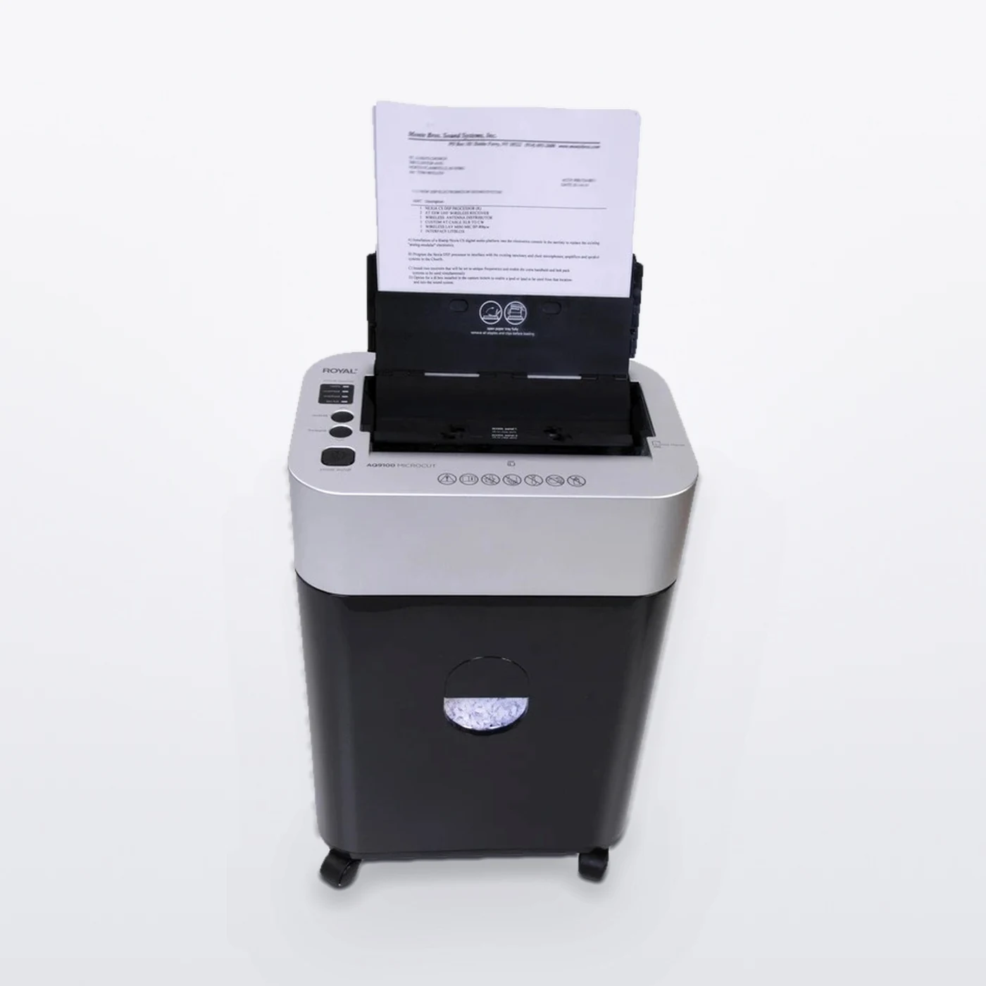 Trituradora Royal AQ9100 de frente con un documento en la bandeja automática